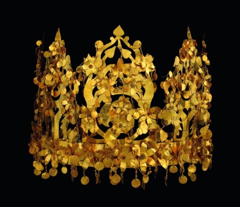 Collapsible crown made of gold found in the tomb of a nomad woman. It was made to be collapsible for ease of transport - a must for nomadic life. 2nd quarter of 1st century AD. Source: Thierry Ollivier / National Geographic.