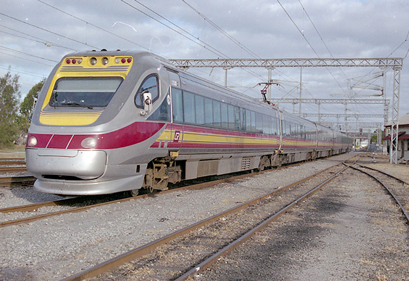 The Tilt Train arriving in Gladstone in 2001. Photographer David Mewes. QMN/QR Collection.