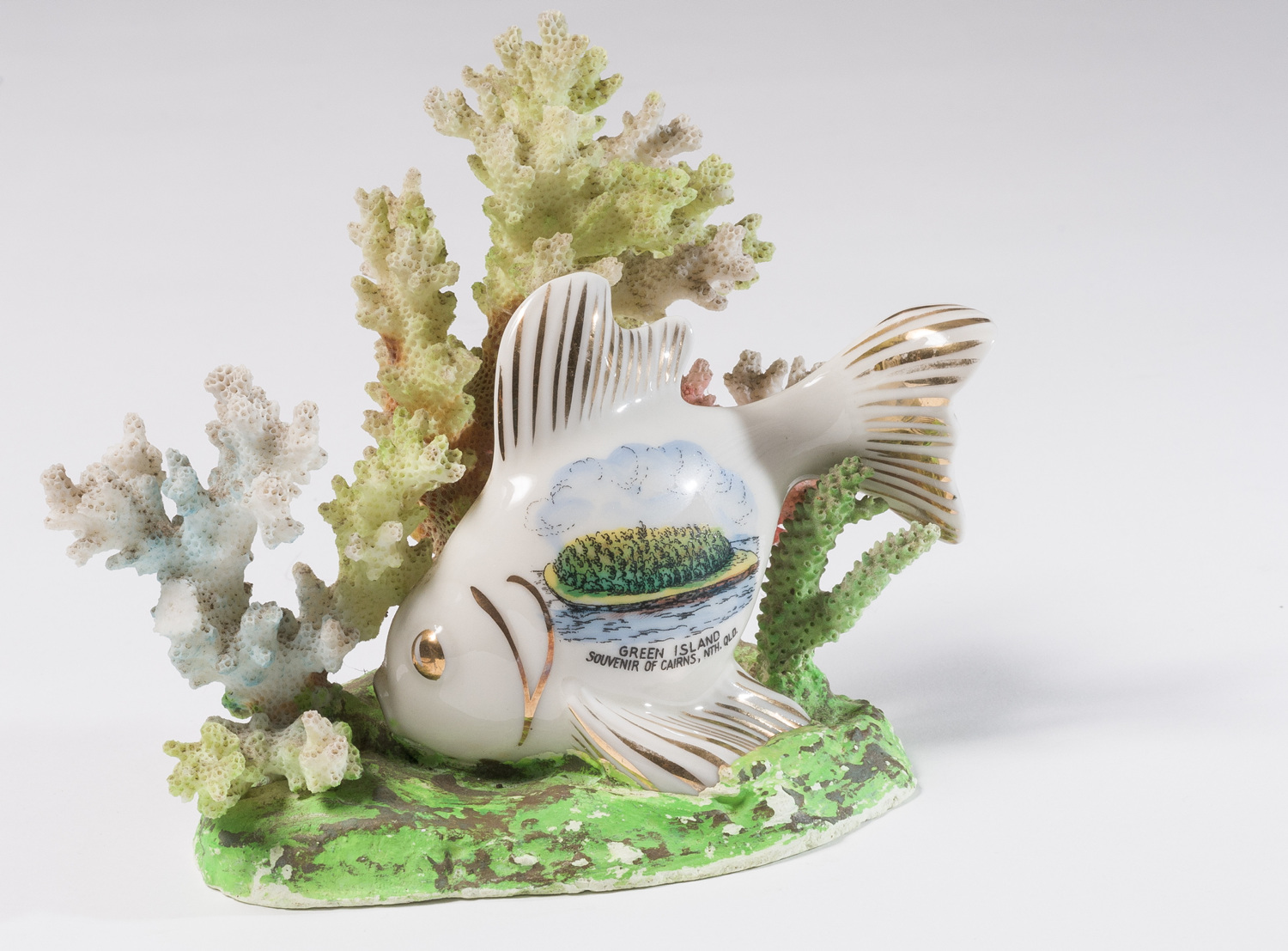 Trinkets and Tourism: Ceramic souvenirs from the Queensland Museum collection 